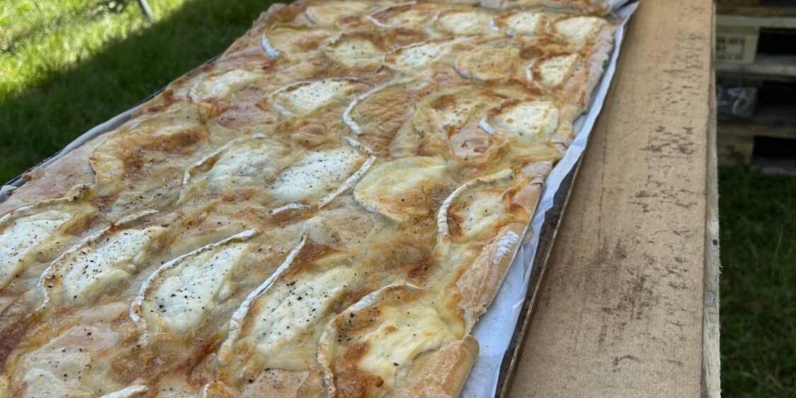 une tarte au chaource géante pour « Vaincre la mucoviscidose »