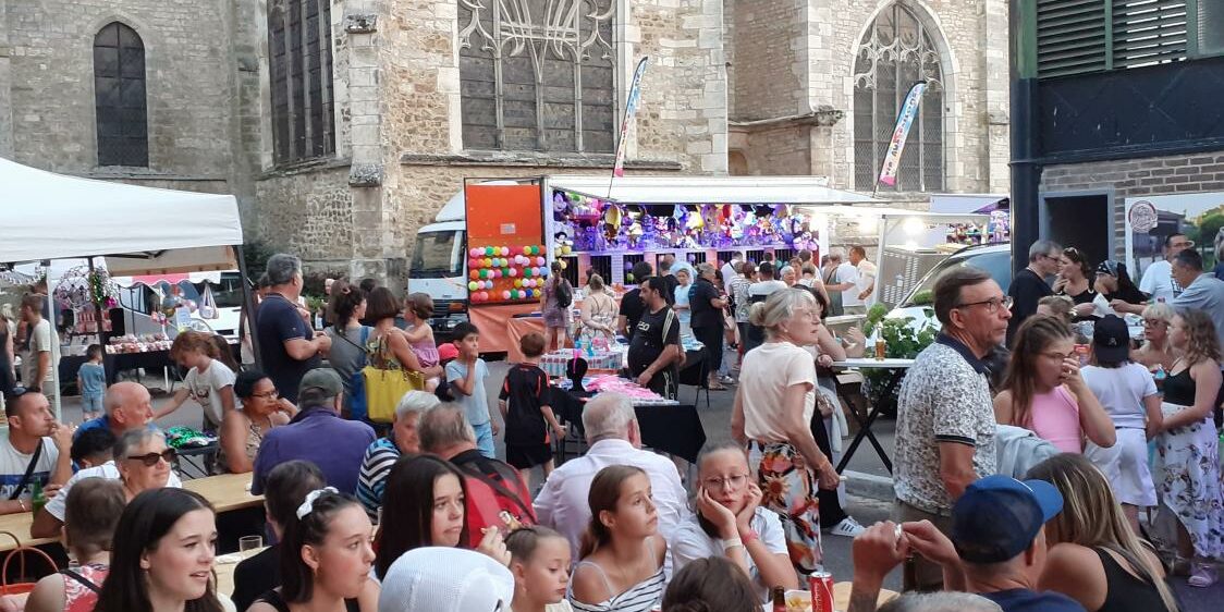 Beau succès du marché de nuit à Chaource