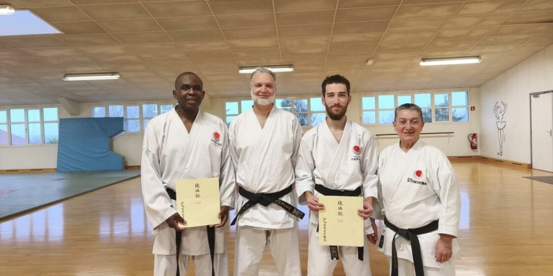 Des diplômes qui récompensent l’engagement des karatékas
