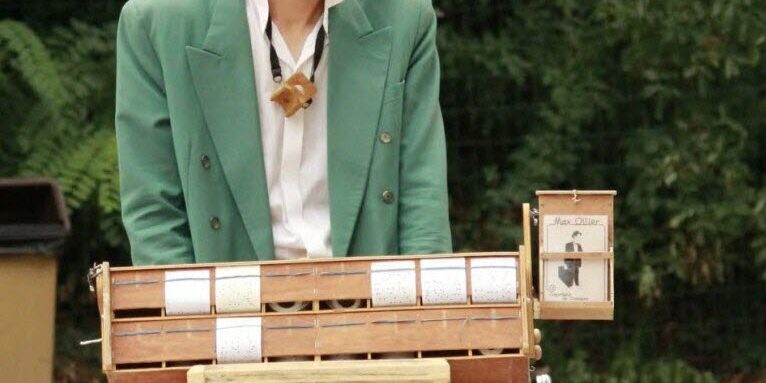 Chaource Concert en chaussettes avec Max Ollier, le Colporteur de chansons